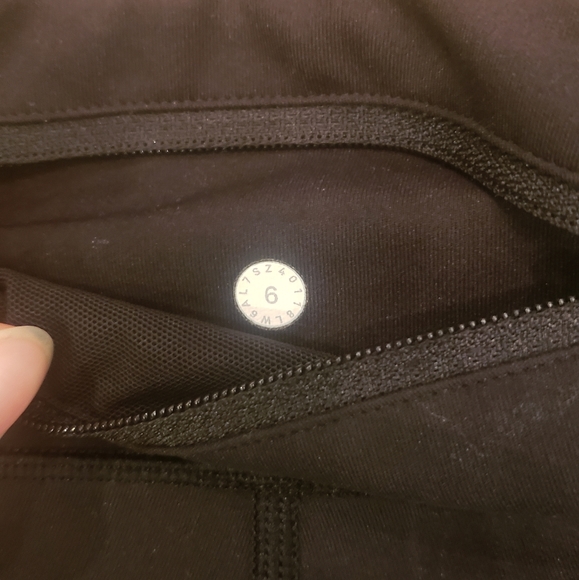 Black Lulu Cropped Leggings - Picture 3 of 4